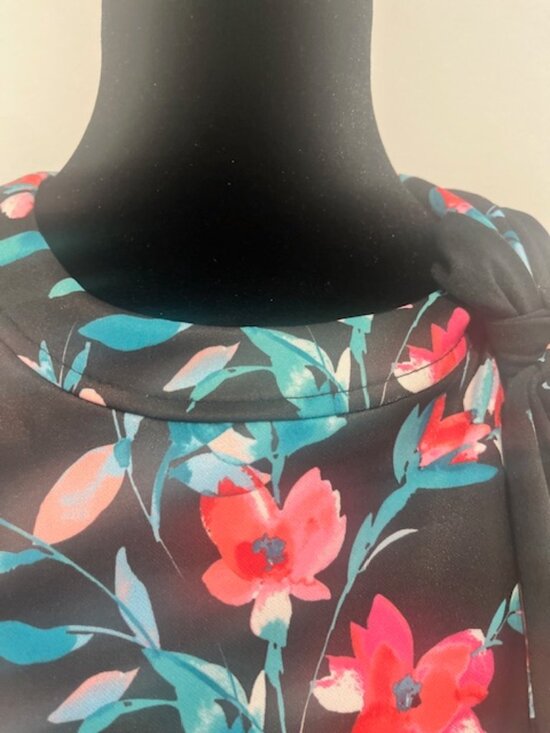 Vince Camuto Chic Dark Floral Cocktail Dress – Size Small ✨ - Picture 11 of 16